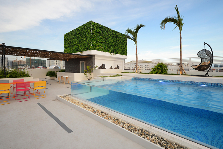 瑞地格樂(lè)南京亞克力游泳池工廠生產(chǎn)定制設(shè)計(jì)別墅民宿酒店亞克力泳池