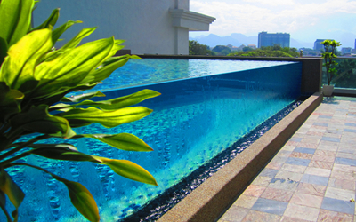 透明泳池用什么材料？是用玻璃還是用亞克力？