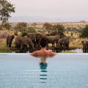 無(wú)邊泳池與傳統(tǒng)泳池對(duì)比有哪些優(yōu)點(diǎn)？