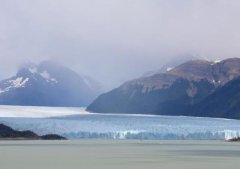 大型游泳池，建造耗費(fèi)上千萬(wàn)，小船自由游行