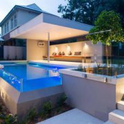 亞克力材質(zhì)游泳池使用時(shí)要注意的問(wèn)題