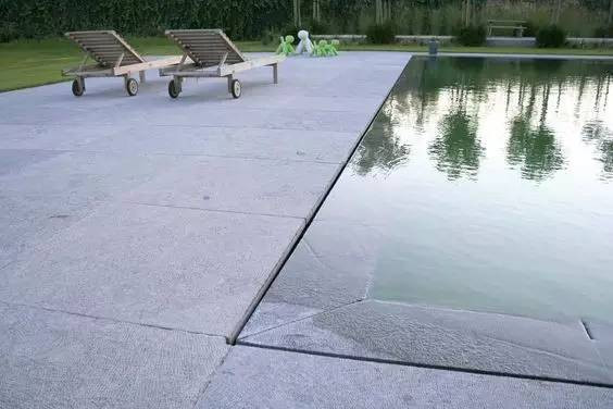 無邊游泳池，是真的沒有邊嗎？