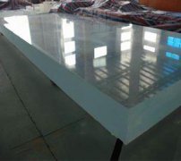 亞克力泳池?fù)醢迨褂弥凶⒁獾膯栴}